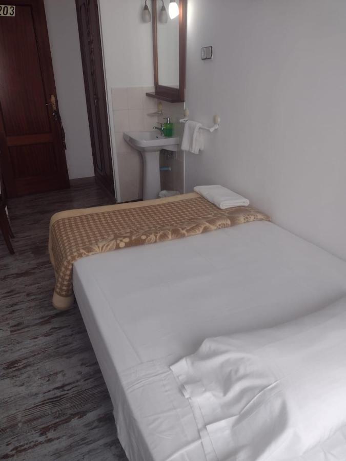 เพนชั่น ซาน อิซิโดร Hotel มาดริด ภายนอก รูปภาพ